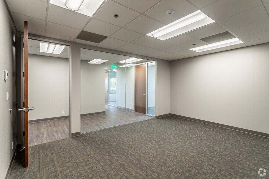 More Photos Of 12555 High Bluff Dr, San Diego Office For Lease