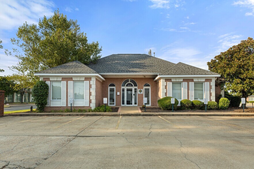 More Photos Of , West Memphis Office For Sale