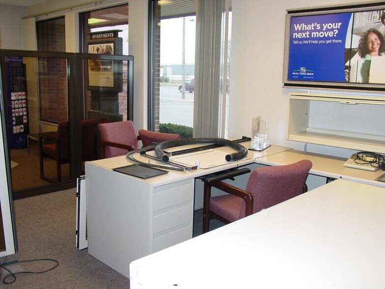 More Photos Of 1219 N Mitchell St, Cadillac Bank For Lease