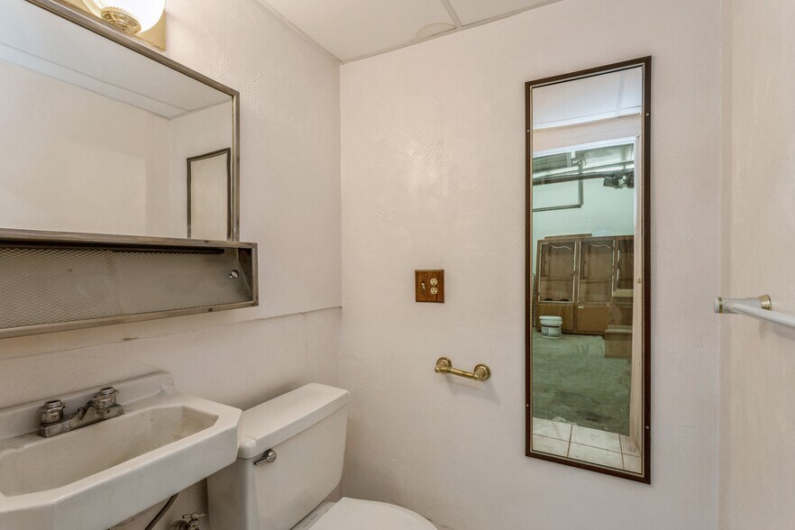More Photos Of 1480 S State St, Salt Lake City Storefront For Sale