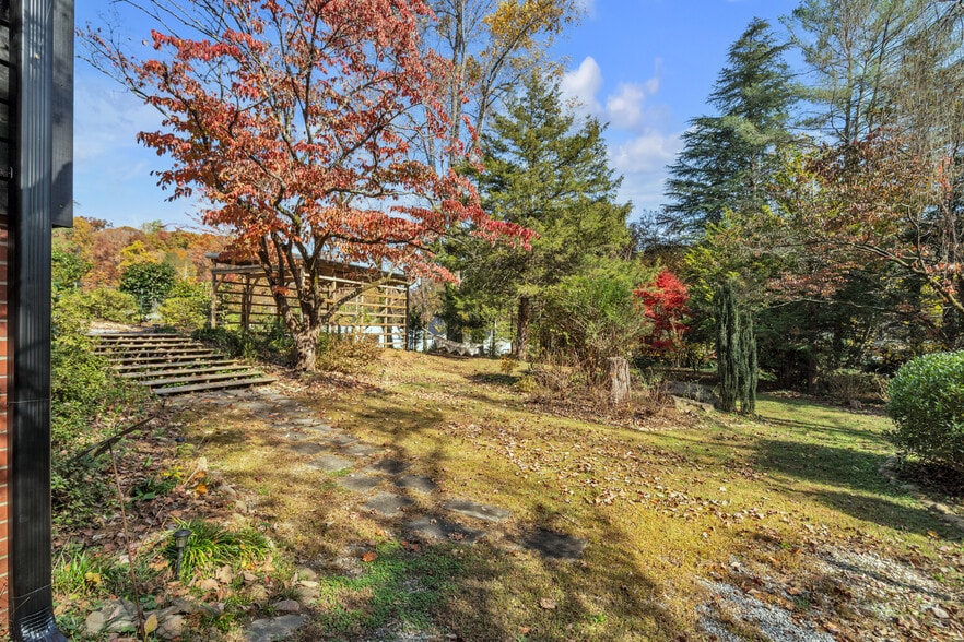 More Photos Of 35 Wilcox Rd, Tryon Apartments For Sale