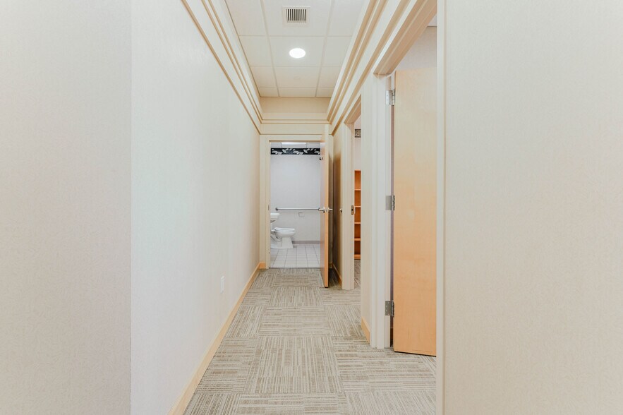 More Photos Of 1875 West Pointe Dr, Oshkosh Medical For Sale