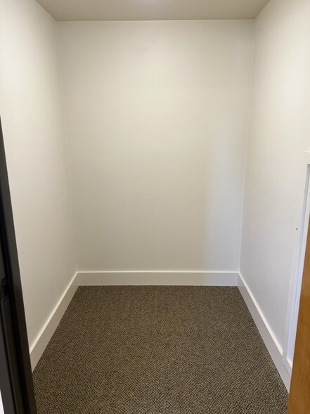 More Photos Of 750 W 10th Ave, Junction City Office For Lease