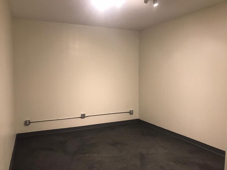 More Photos Of 378 Schuyler Ave, Kearny Office For Sale