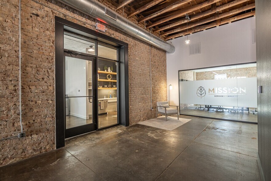 More Photos Of 611 Broadway, Lubbock Storefront For Sale