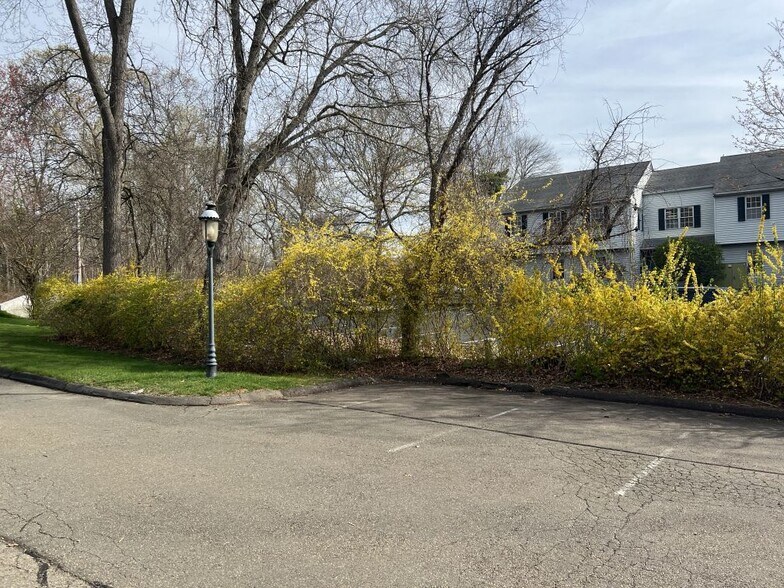More Photos Of 23 Woodland Rd, Madison Office Residential For Lease