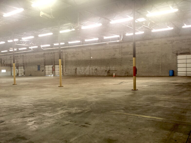 More Photos Of 1133-1135 W Portage Trail Ext, Cuyahoga Falls Warehouse For Lease