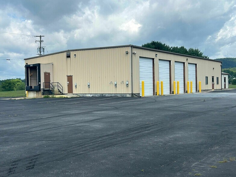 More Photos Of 27 Feick Industrial Dr, Hamburg Manufacturing For Lease