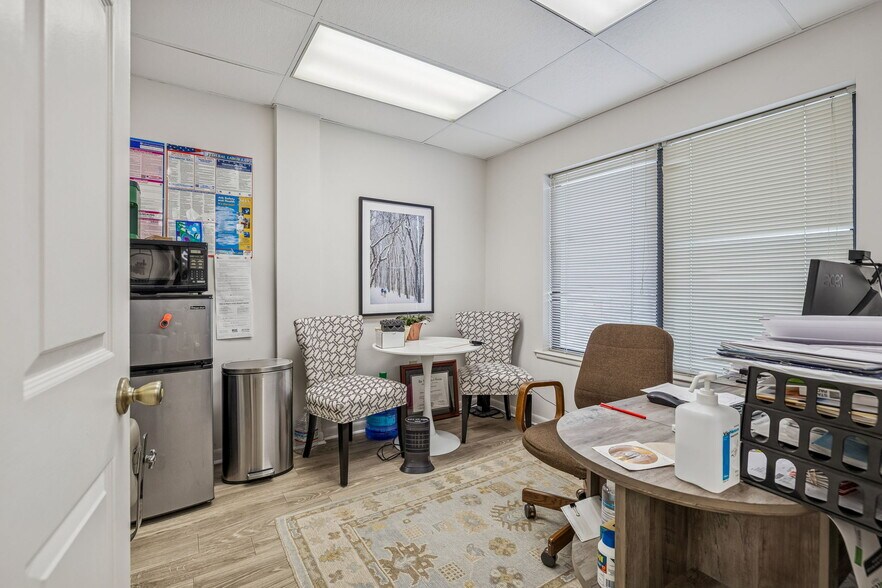 More Photos Of 165 Belle Forest Cir, Nashville Office For Sale