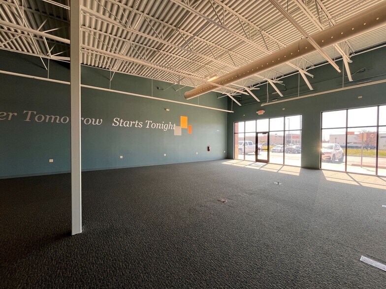 More Photos Of 10120-10240 W 29th St N, Wichita General Retail For Lease