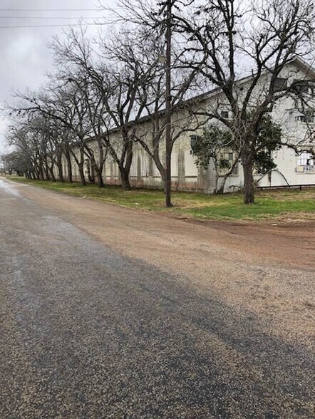 More Photos Of 100 & 601 Hickey, Yoakum Land For Sale