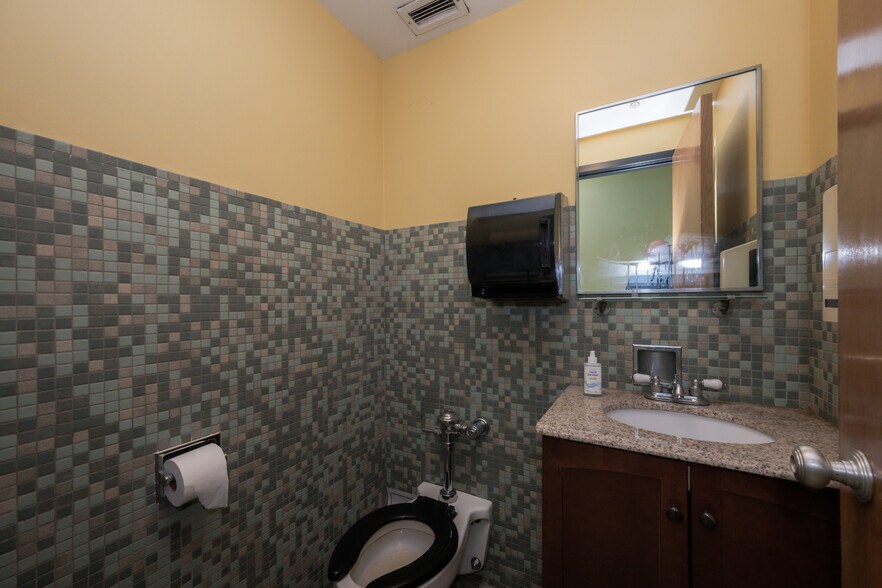 More Photos Of 200 S Oak Park Ave, Oak Park Schools For Sale