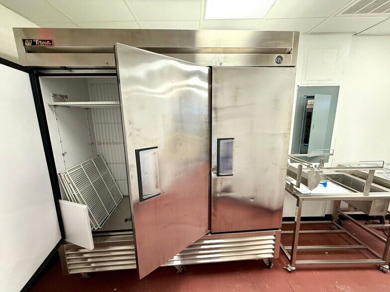 More Photos Of 105 S Water St, Nixa Restaurant For Sale