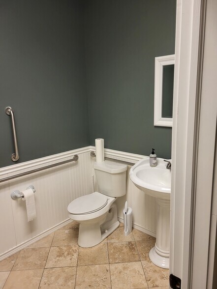 More Photos Of 1148 W Dillon Rd, Louisville Freestanding For Lease