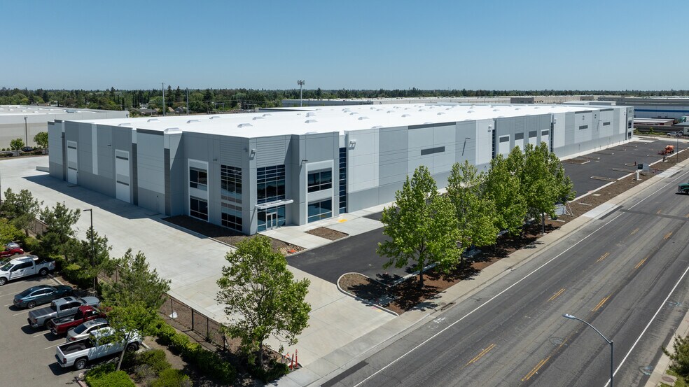More Photos Of 2975 Ramco St, West Sacramento Distribution For Lease