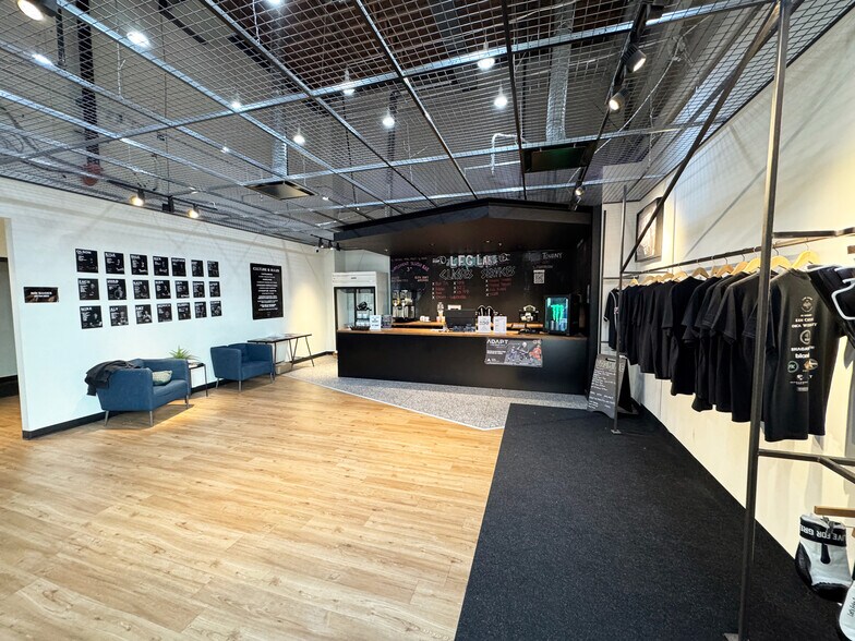 More Photos Of 333 28th St NE, Calgary Warehouse For Sale