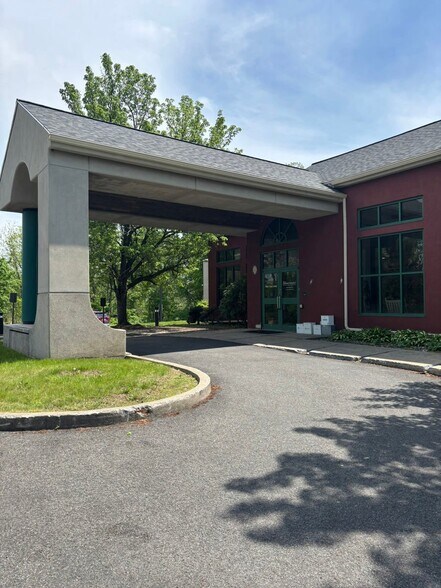 More Photos Of 1547 Columbia Tpke, Castleton Medical For Sale
