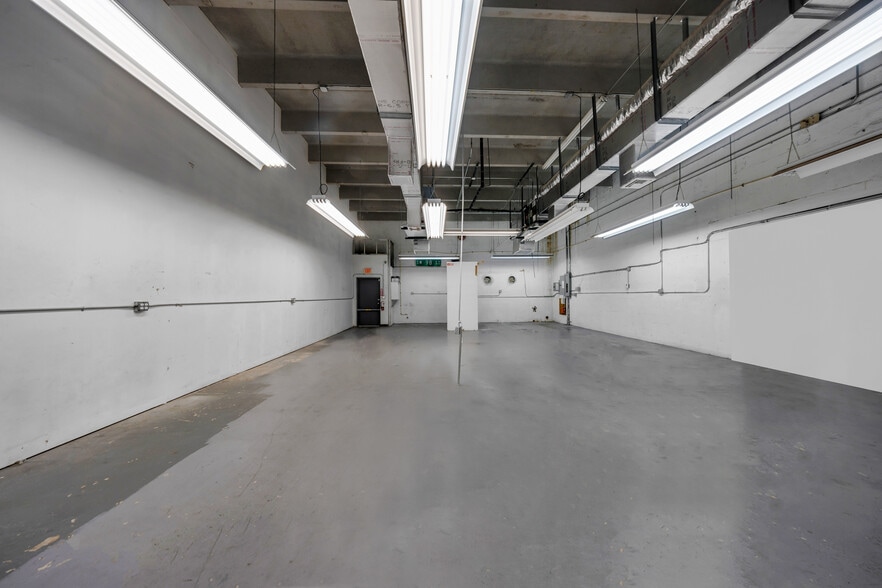 More Photos Of 2693 W 76th St, Hialeah Warehouse For Sale