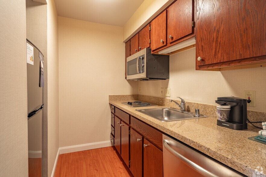 More Photos Of 401 Bay Area Blvd, Houston Hotel For Sale