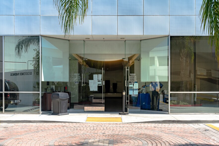 More Photos Of 14500 Roscoe Blvd, Panorama City Coworking Space