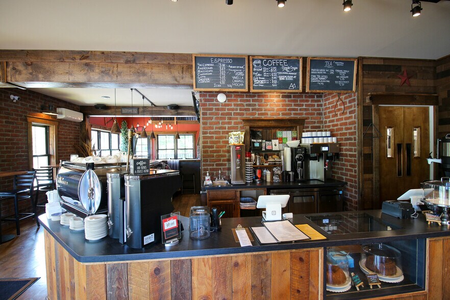 More Photos Of 368 E Main St, Middletown Restaurant For Sale