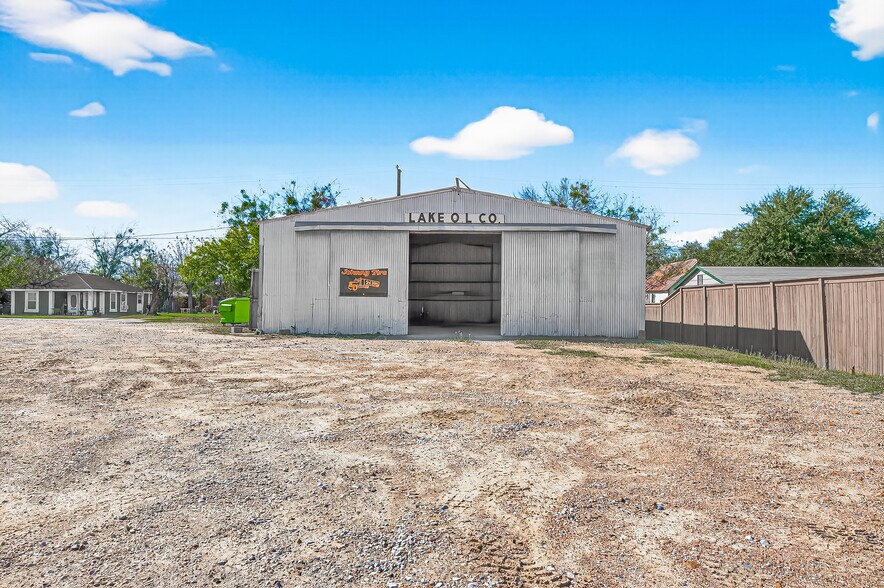 More Photos Of 917 E Main St, Eagle Lake Service Station For Sale