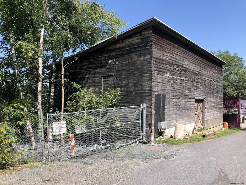 More Photos Of 76 Williams st, Whitehall Flex For Sale