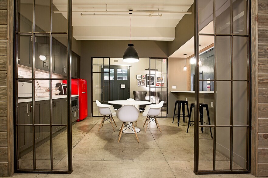 More Photos Of 21 W 46th St, New York Coworking Space