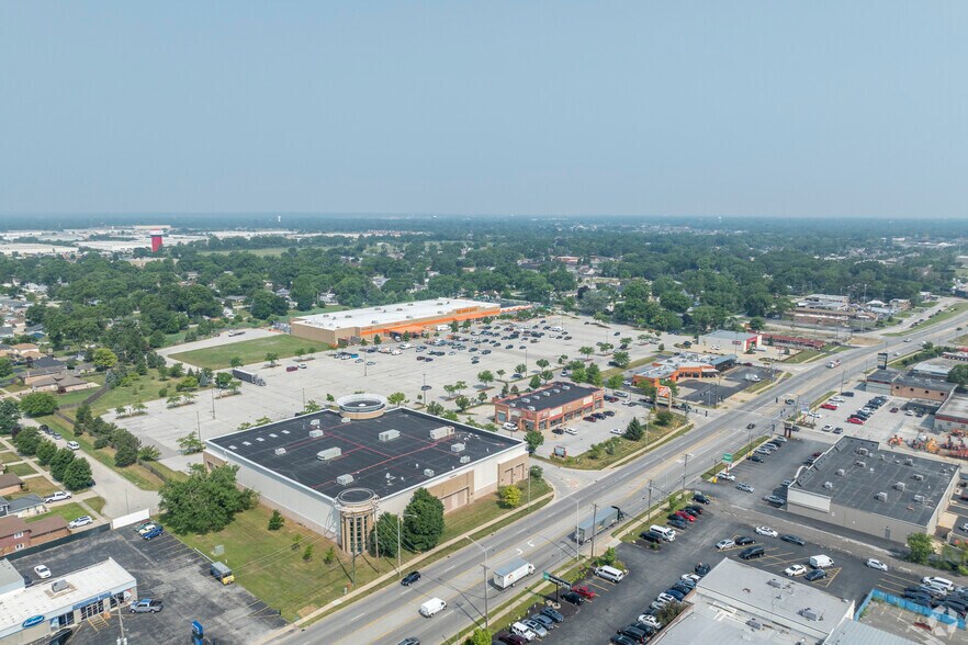 More Photos Of 12052-12070 S Cicero Ave, Alsip Freestanding For Sale