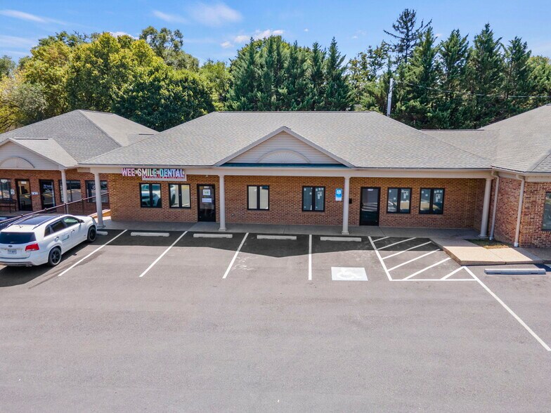More Photos Of 239 South St, Front Royal Freestanding For Sale