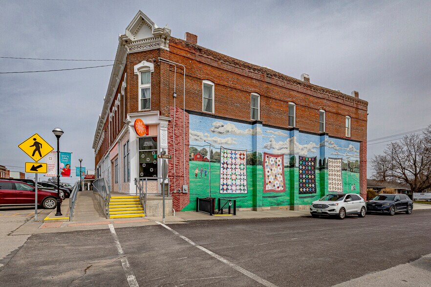 More Photos Of 703 W Berry St, Hamilton Hotel For Sale