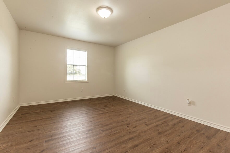 More Photos Of 4846 US Highway 67 W, Simms Daycare Center For Sale