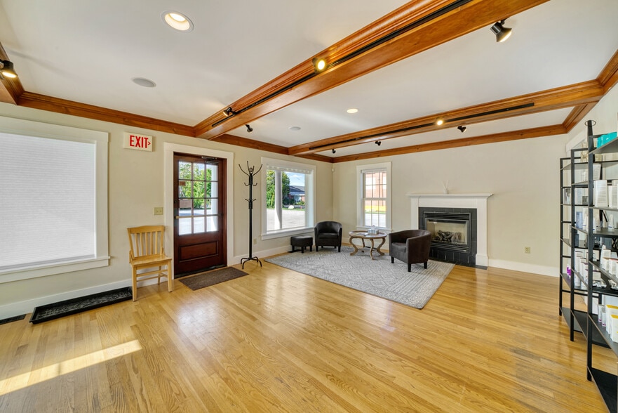 More Photos Of 207-209 Main St, New London Freestanding For Sale