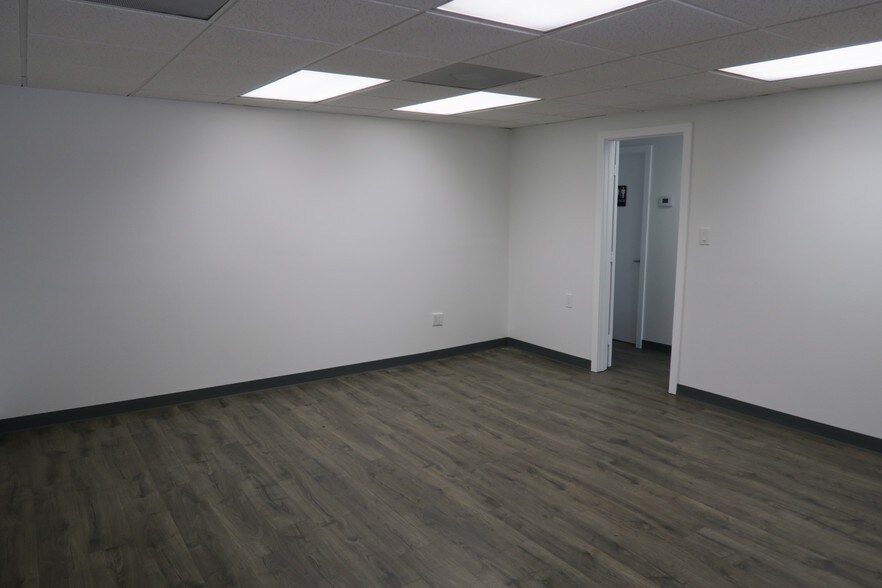 More Photos Of 5930 Star Ln, Houston General Retail For Lease