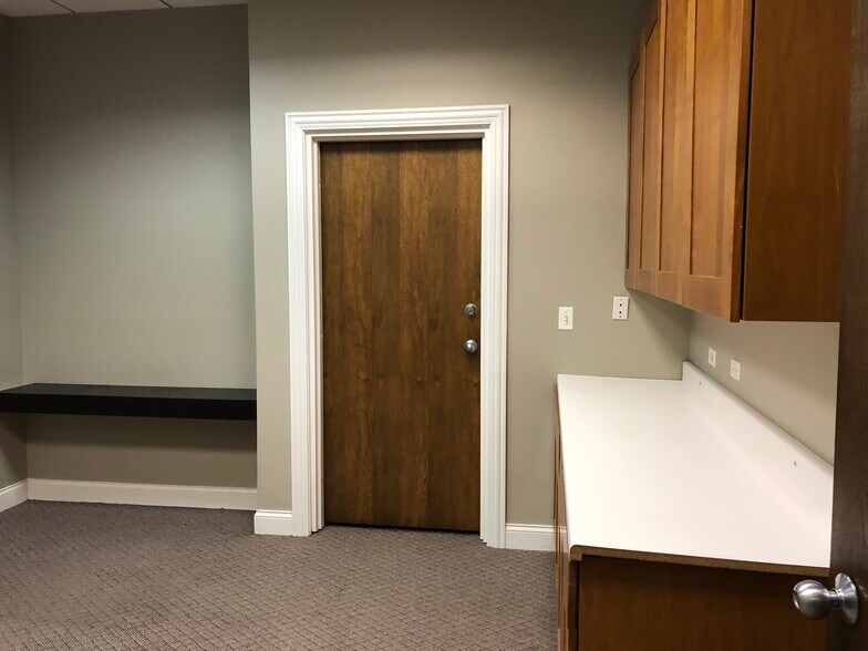 More Photos Of 1136 W Diversey Pkwy, Chicago Apartments For Sale