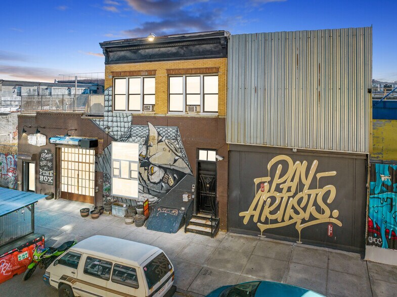 More Photos Of 10 Grattan St, Brooklyn Warehouse For Lease