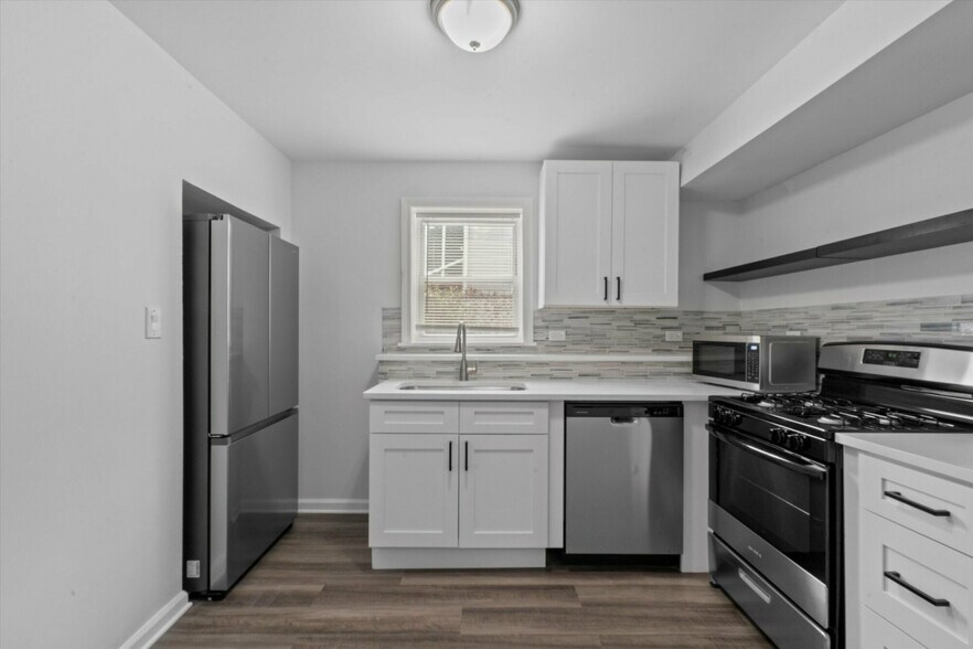 More Photos Of 2152 W 21st St, Chicago Apartments For Sale