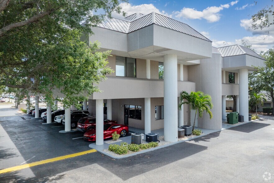 More Photos Of 1425 Viscaya Pky, Cape Coral Office For Lease
