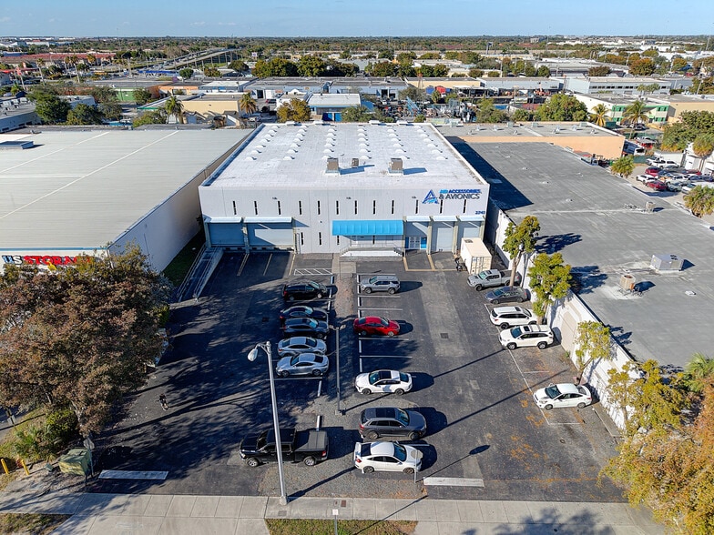 More Photos Of 2741 W 76th St, Hialeah Warehouse For Lease