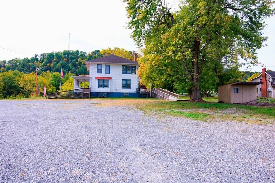 More Photos Of 101 Davis st, Alderson Freestanding For Sale
