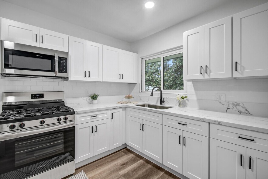 More Photos Of 4936 Coliseum St, Los Angeles Multifamily For Sale