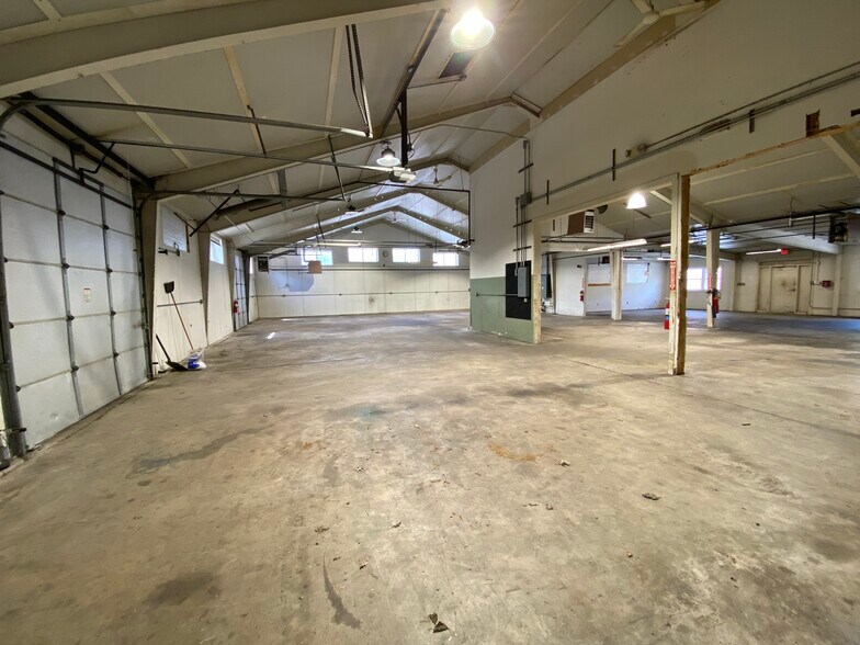 Primary Photo Of 75 Arch St, Springfield Warehouse For Lease