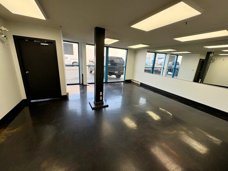 More Photos Of 1952 Kingsway Ave, Port Coquitlam Warehouse For Lease