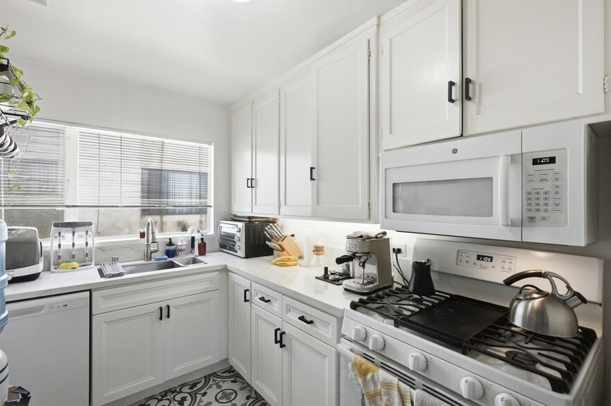 More Photos Of 4001 Riviera Dr, San Diego Apartments For Sale