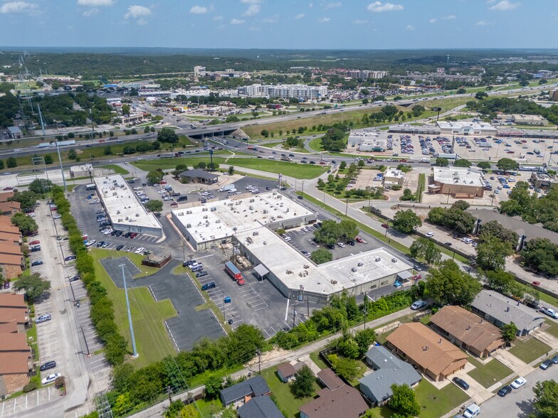 More Photos Of 900 Bugg Ln, San Marcos Storefront For Lease