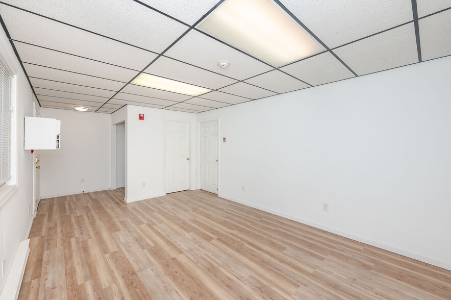 More Photos Of 16 Kingston Rd, Exeter Light Manufacturing For Sale