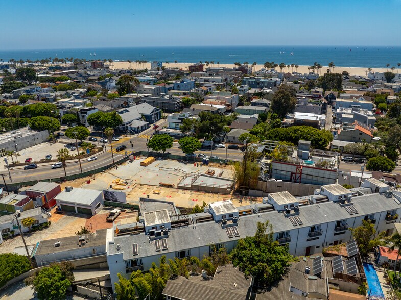 More Photos Of 881 Abbot Kinney blvd, Venice Apartments For Sale