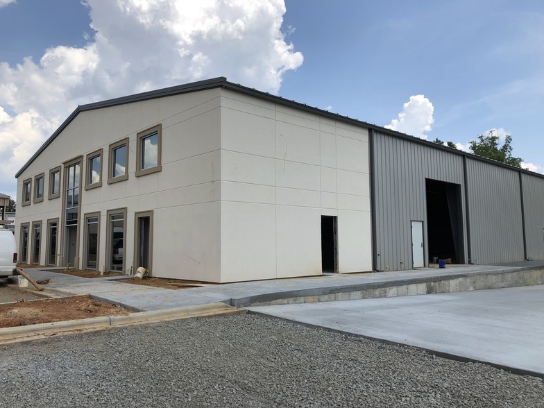More Photos Of 840 Biscayne Dr, Concord Warehouse For Lease
