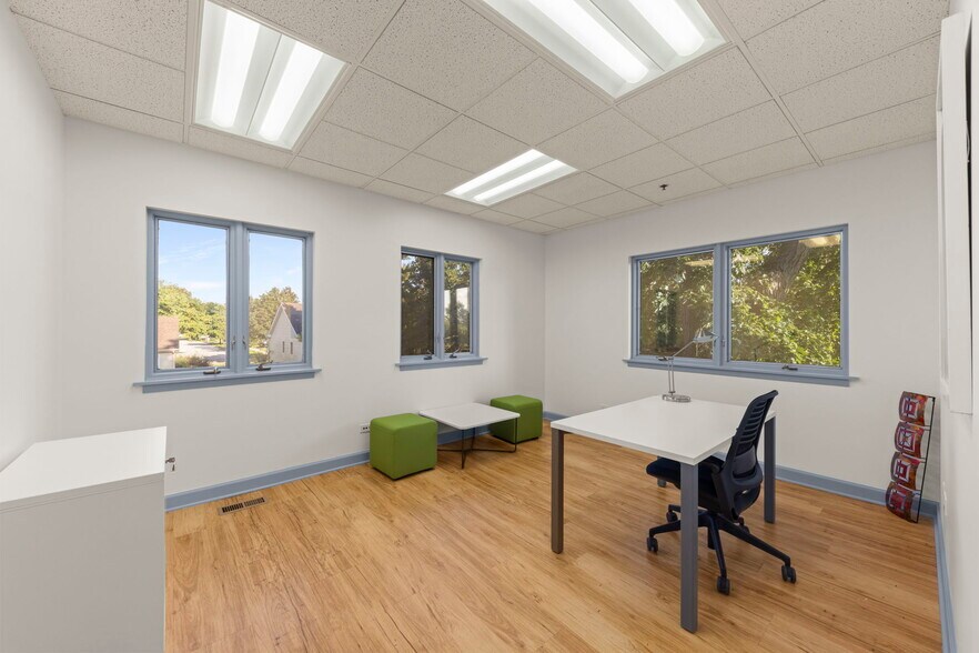 More Photos Of 1N131 County Farm Rd, Winfield Office Residential For Sale