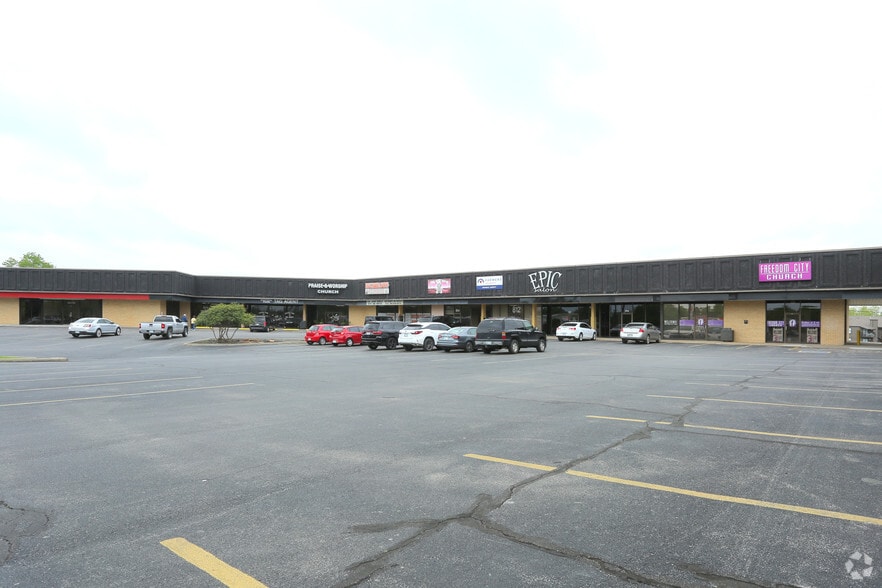 More Photos Of 800-840 S Elm Pl, Broken Arrow Unknown For Lease